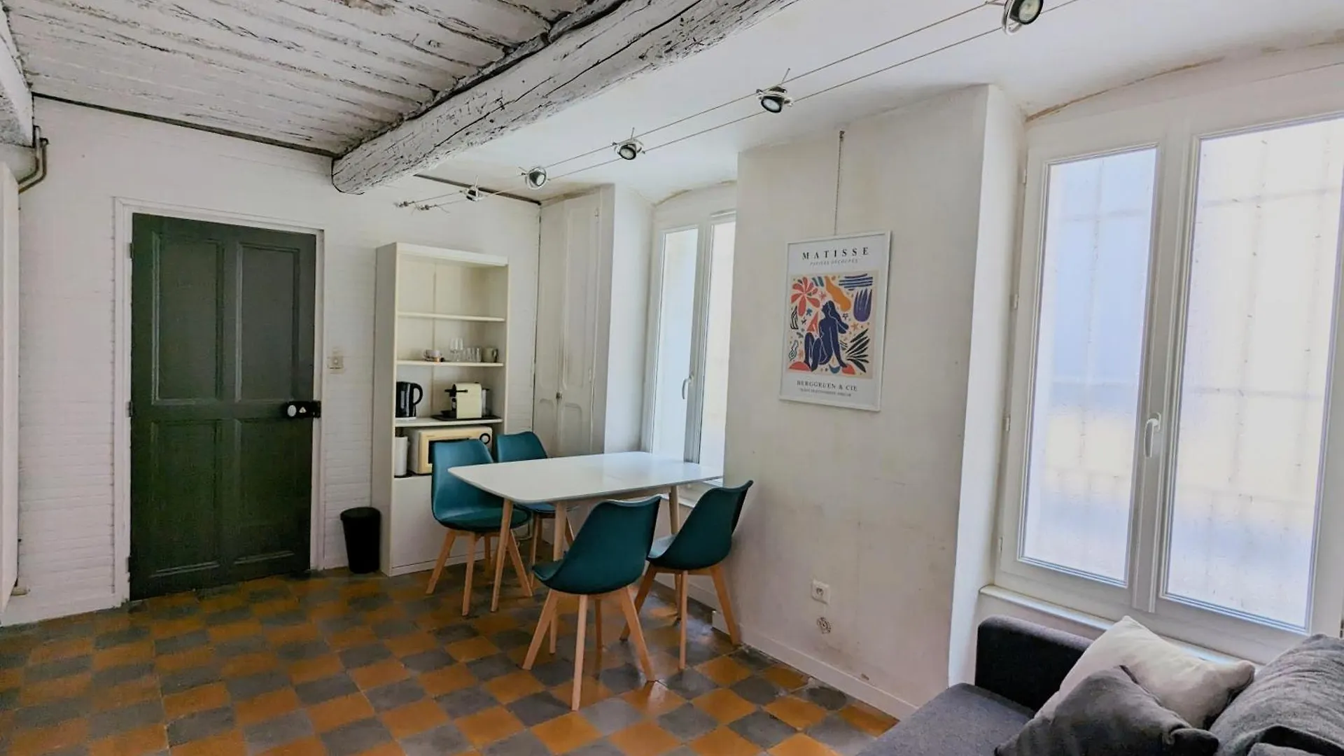Cozy Apartment Intramuros Near The Station Avignon
