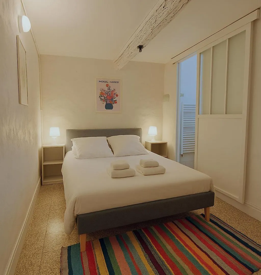 Cozy Apartment Intramuros Near The Station Avignon